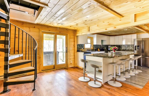Hunter House | 9BR/5BR/Hottub/2 Saunas 6 min to Hunter on 30 private acres