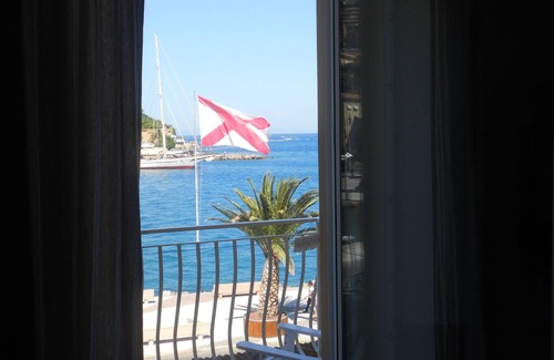 Monte Argentario Apartment | A balcony overlooking the blue sea of the Argentario, with unlimited Giga Tim