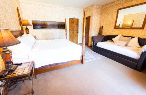 Eagle Terrace Hotel | A Bear and Bison Country Inn
