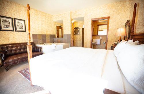Eagle Terrace Hotel | A Bear and Bison Country Inn