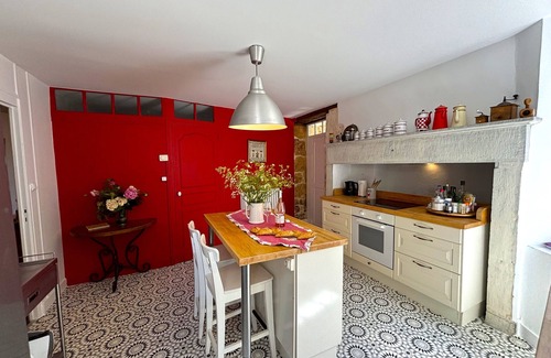 Saint-Cyprien House | A beautiful character 16th century house set in the center of a medieval village