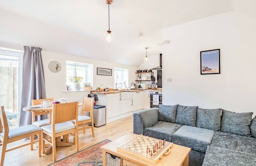 Irstead Cottage | A beautiful cottage to indulge and delight.
