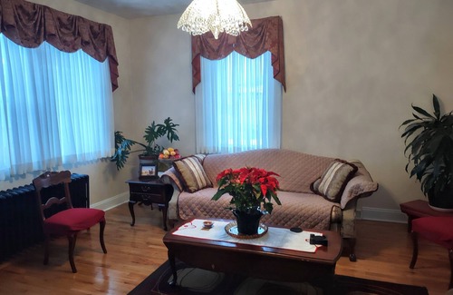 Connellsville Bed & Breakfast | A Beautiful Home in city near restaurants and activities