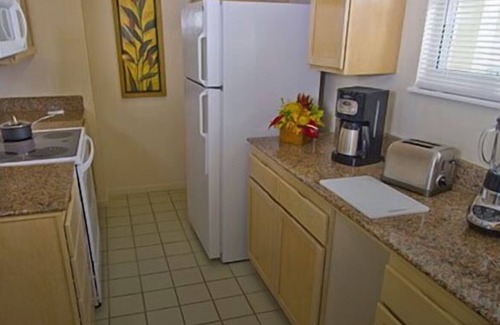 Bayview Condo | A BEAUTIFUL OCEANFRONT RESORT, 2BDRM, Full Kitchen, wifi, pool & bar, fitness