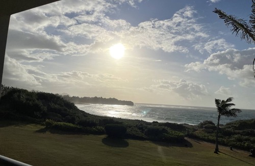 Bayview Condo | A BEAUTIFUL OCEANFRONT RESORT, 2BDRM, Full Kitchen, wifi, pool & bar, fitness