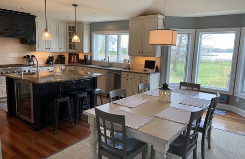 Woolford House | A Beautiful Waterfront Retreat for Family Gatherings!