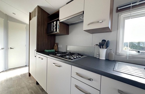 Sint Maarten House | A brand new chalet on one of the most beautiful plots in the park with private parking, free WIFI, central heating and dishwasher.