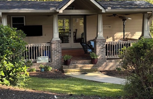 Columbia House | A Charming 2-bedroom house located on Lake Murray SC!