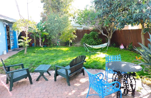 North Redondo House | A Colorful Bungalow For L.A. Adventure, Close To The Beaches & Freeway
