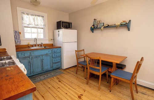 Mineral Point Cottage | A Comfy Cozy Cottage on Clowney
