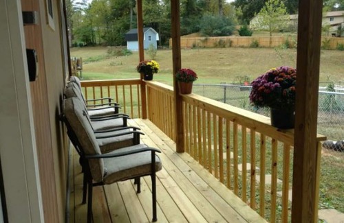 Collegedale Apartment | A Comfy Place near SAU. Kitchenette, Private Entrance, Queen Bed, Bath.