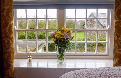 Hartland Cottage | A cosy thatched cottage in coastal location - a perfect eco-retreat for four