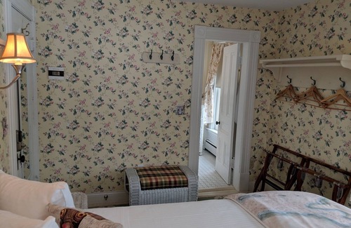 Shelburne Bed & Breakfast | A cozy 2nd Floor Queen Room 108 sqft Bed & Breakfast in Downtown Shelburne! DYT