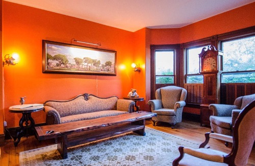 Shelburne Bed & Breakfast | A cozy 2nd Floor Queen Room 108 sqft Bed & Breakfast in Downtown Shelburne! DYT
