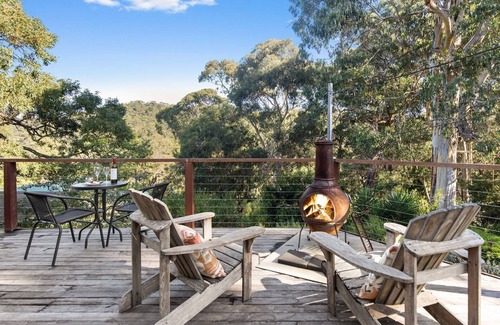Lorne House | A Cozy 4BR Located in the Charming Coastal Town of Lorne
