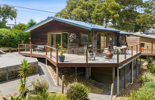 Lorne House | A Cozy 4BR Located in the Charming Coastal Town of Lorne