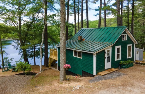 Turner Cabin | A Cozy Getaway - Waterfront, Fire Pit, Knotty Pine, Kayaks