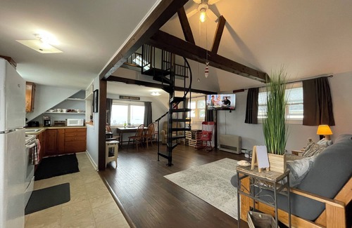 Lincolnville Cottage | A Cozy Nautical Nest on Lincolnville Beach