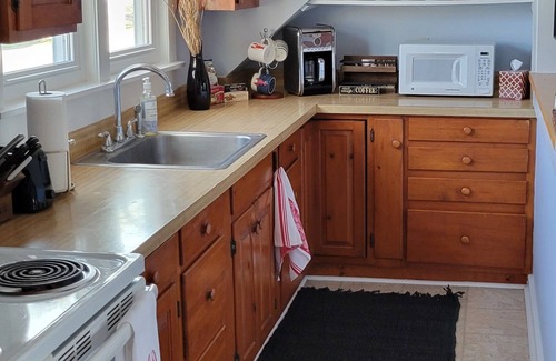 Lincolnville Cottage | A Cozy Nautical Nest on Lincolnville Beach