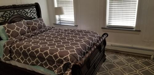 Williamsbridge Apartment | A cozy quiet place to be at peace