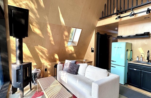 Peebles House | A Delightful A-Frame on 20-Acres with Hiking Trails, Hot Tub, Wifi, and More