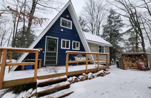 Leeds and the Thousand Islands House | A-frame Cottage Lakeside, Charleston lake