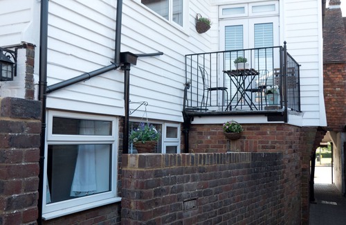 Tenterden Apartment | A great quirky listed in Tenterden high street property, for up-to 8 people