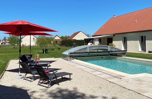 Juif House | A haven of peace in the countryside! Family home with swimming pool and large enclosed garden