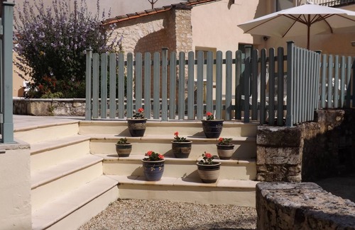 Bellevigne Cottage | A hidden gem, set within a pretty walled garden 3 Bed, 2 bathooms
