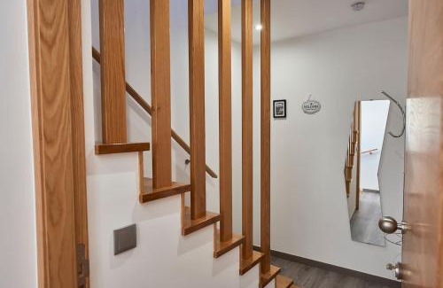 Le Pin Apartment | A L'Ombre du Pin - Large T4 Duplex near Disneyland and Paris, 1-7 Guests