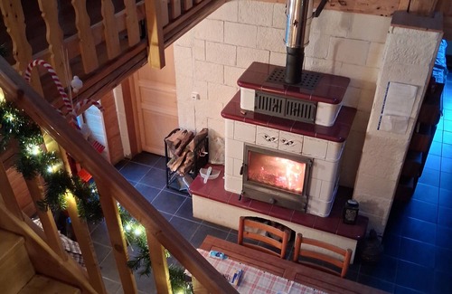 Raon-les-Leau House | A large gîte all dressed in wood inside, with a lovely decor.