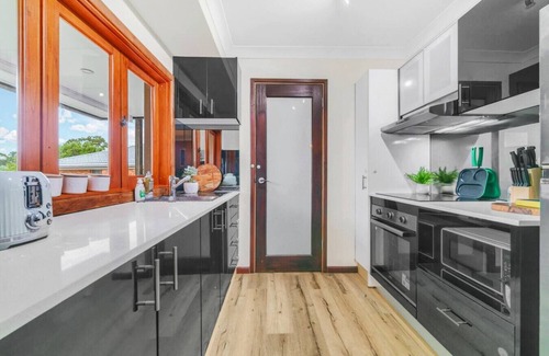 Cranebrook House | A Leisurely Three-Bedroom Home in Cranebrook