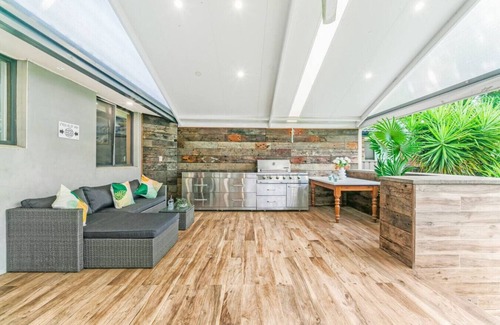 Cranebrook House | A Leisurely Three-Bedroom Home in Cranebrook