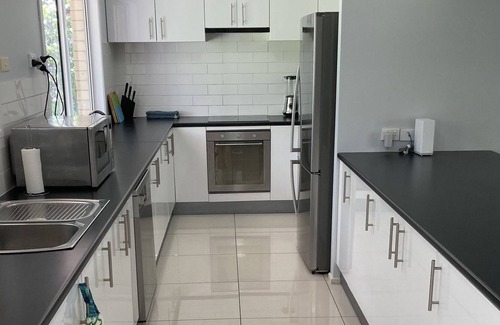 Deception Bay House | A little cutie with room to move.