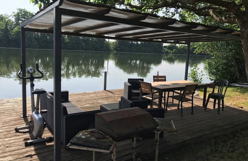 Sainte-Livrade-sur-Lot Ski Chalet | A little corner of paradise on the water's edge