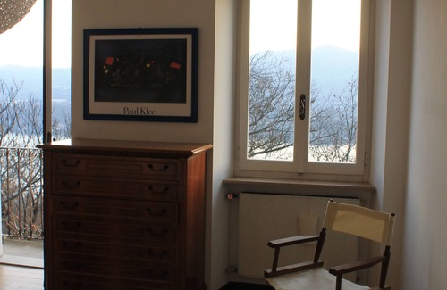 Ameno Apartment | A long balcony overlooking Lake Orta