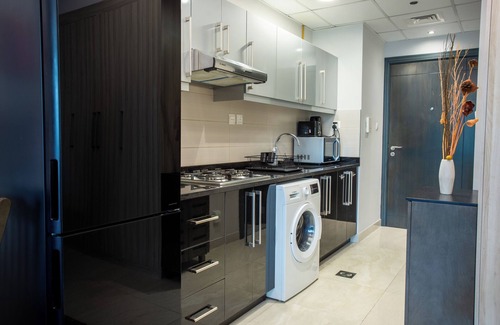 Business Bay Apartment | A luxurious and cozy studio with all amenities for the awaiting stylish guests