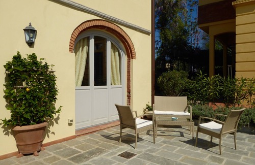 Altopascio House | A LUXURIOUS TUSCAN STYLE VILLA WITH A WONDERFUL PRIVATE SWIMMINGPOOL