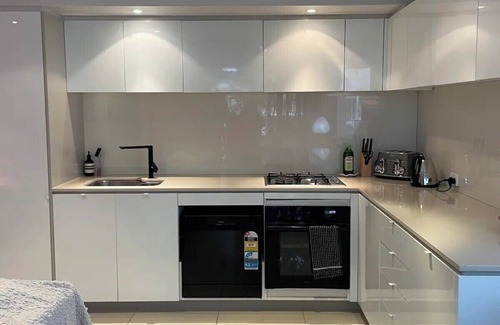 Bondi Apartment | A modern two bedroom apartment! Quiet, secure and 1 minute walk to Bondi Beach!