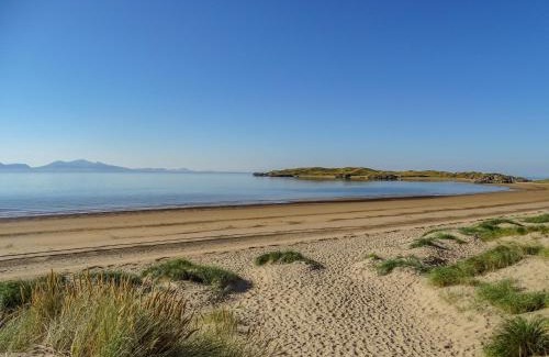 Newborough Apartment | A Mor