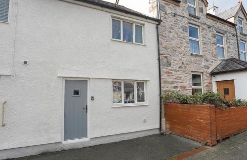 Newborough Apartment | A Mor