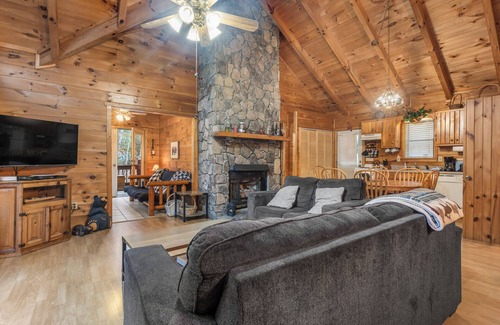 Andrews Cabin | A Mountain Paradise on Collett Creek in Andrews, NC