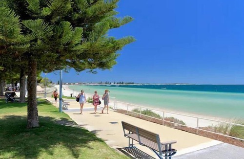 Rockingham Apartment | A neat & tidy 2 bedroom unit by the bay