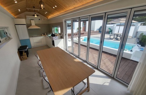 Samcheok House | a new beautiful, clean n comfortable pension by the coasts(opt.bbq)