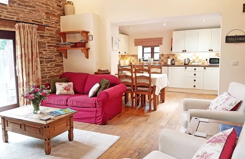 Longtown Cottage | A peaceful escape in rural Herefordshire - perfect for families and friends.
