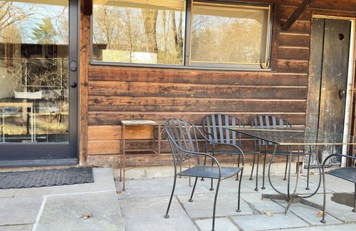 Woodstock Apartment | A pleasant space in a pleasant neighborhood in a beautiful part of the country!n