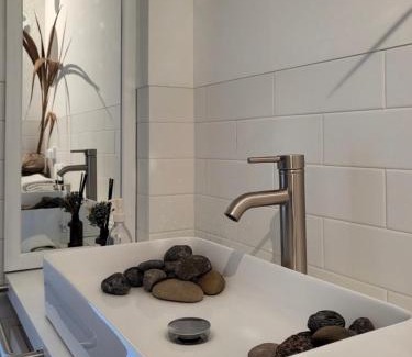 Aewol House | A private space in the western village of Jeju, where you can see the ocean of Aewol and Hallasan, pet-friendly