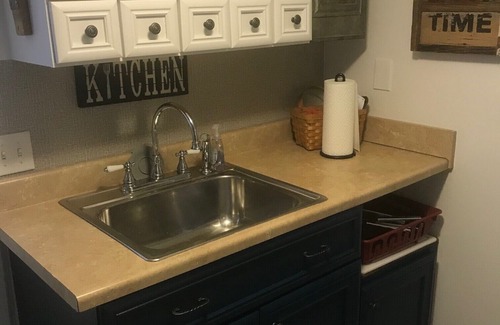 Pultneyville Cottage | A quiet cottage in a historic town, near boating, fishing & dining - SLEEPS 4.