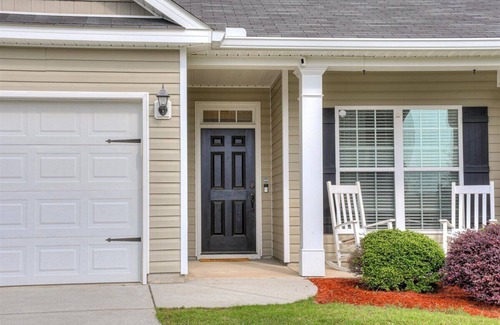 Aiken House | A quiet place to relax, yet close to everything. Minutes from downtown.