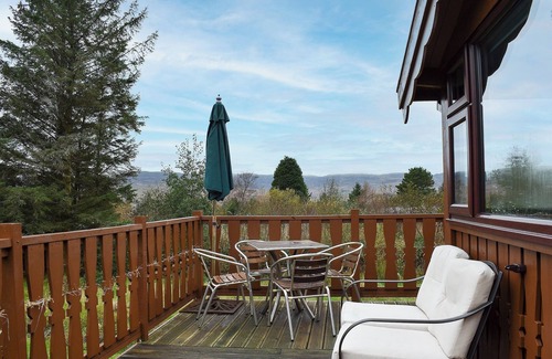 Bronaber Cottage | A quintessential cosy log cabin awaits in a fantastic area.